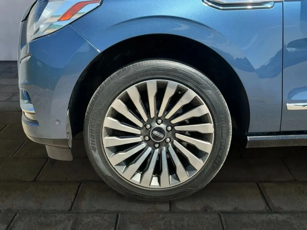Lincoln Navigator photo 26