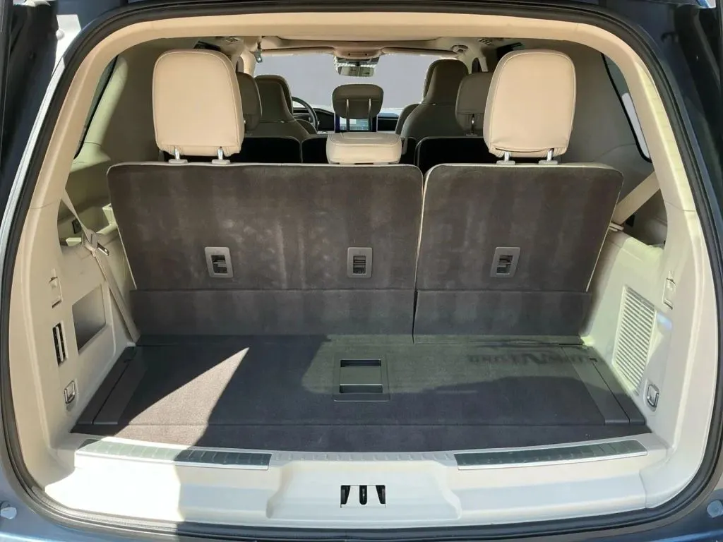 Lincoln Navigator photo 21