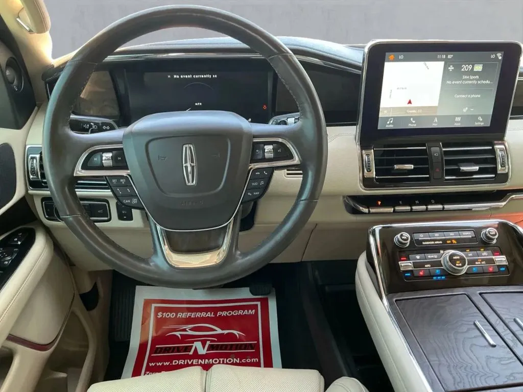Lincoln Navigator photo 16