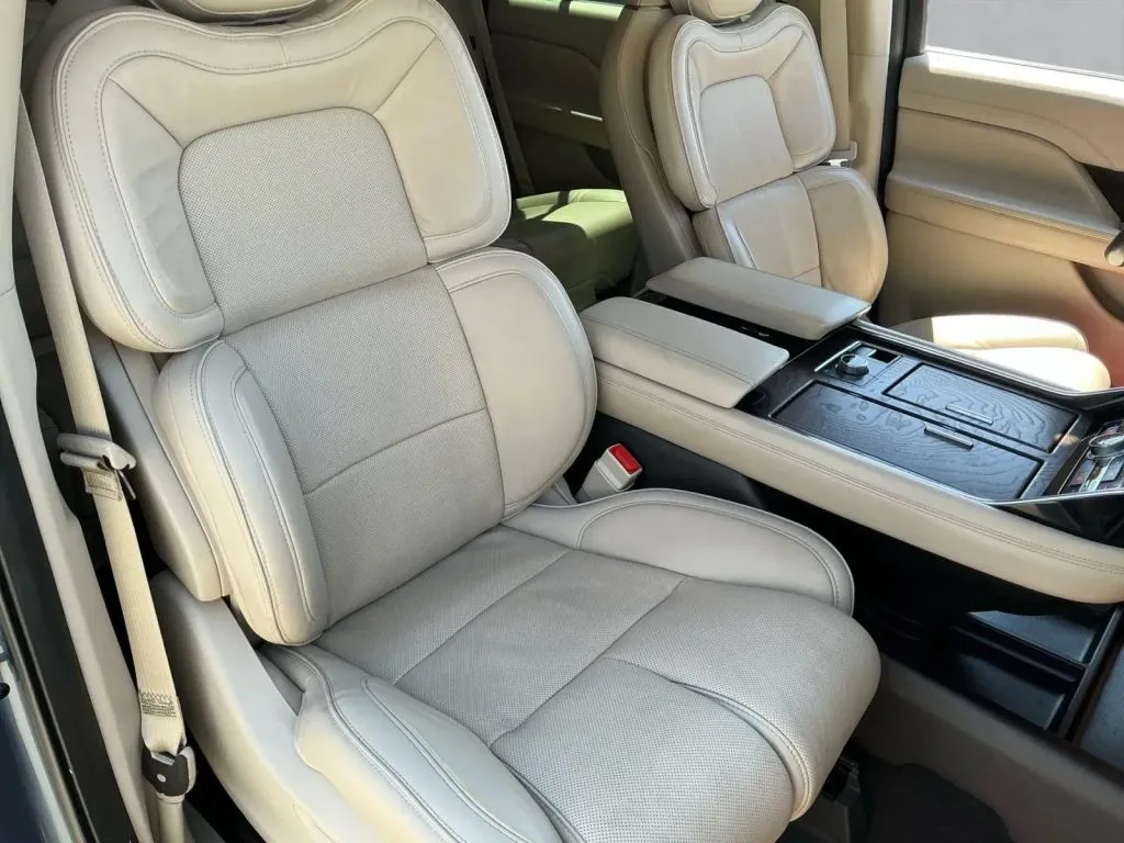 Lincoln Navigator photo 24