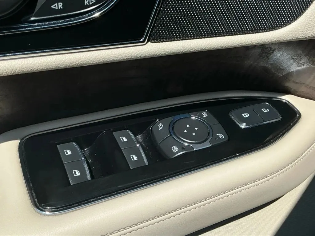 Lincoln Navigator photo 11