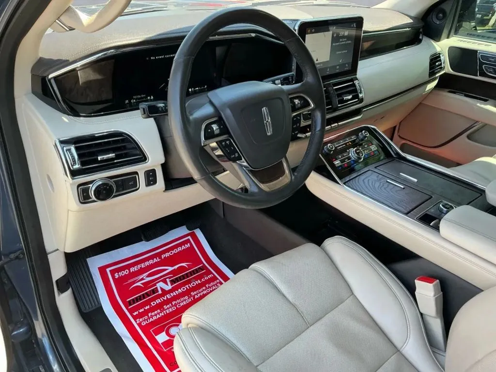 Lincoln Navigator photo 13