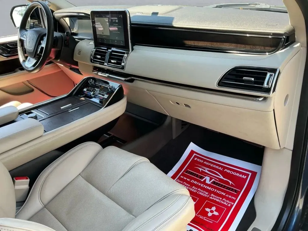Lincoln Navigator photo 22