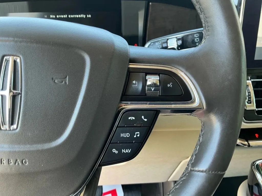 Lincoln Navigator photo 30