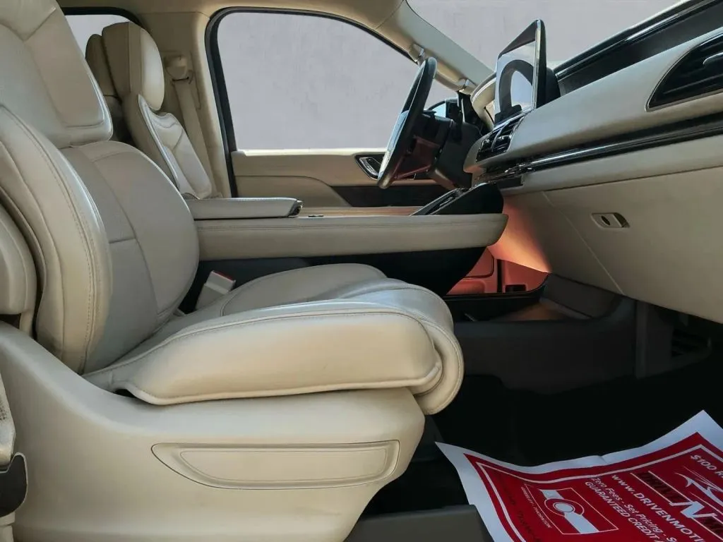 Lincoln Navigator photo 23