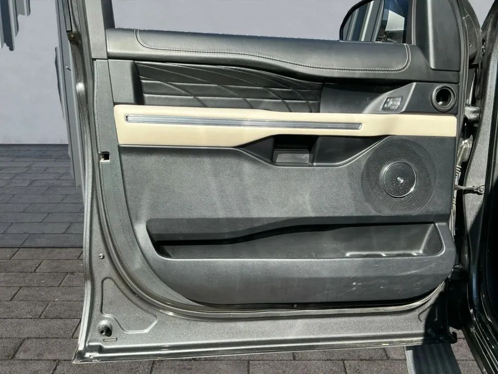 Ford Expedition photo 10