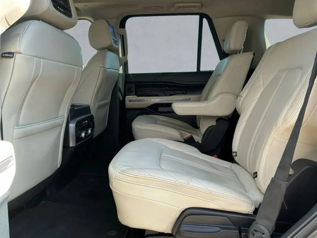 Ford Expedition photo 14