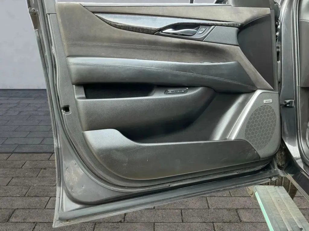 Cadillac Escalade photo 10