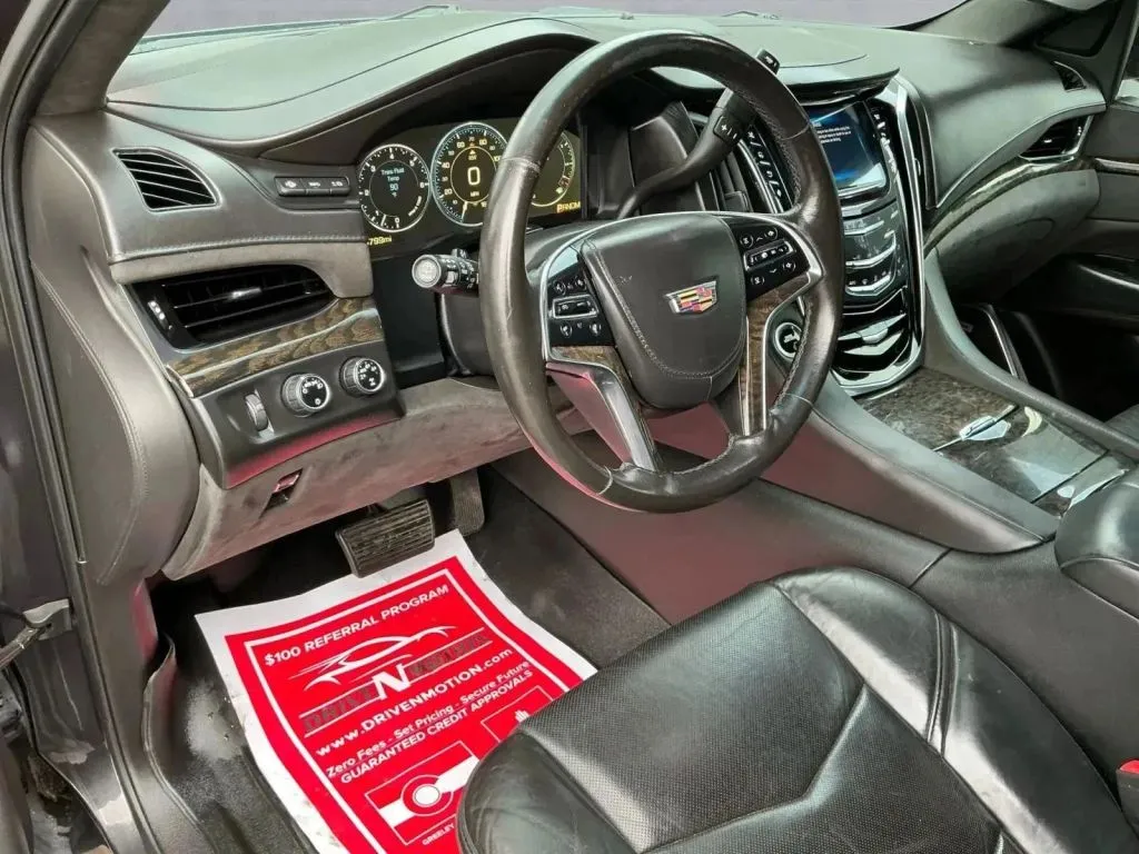 Cadillac Escalade photo 13