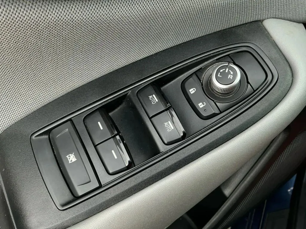 Subaru Legacy photo 11