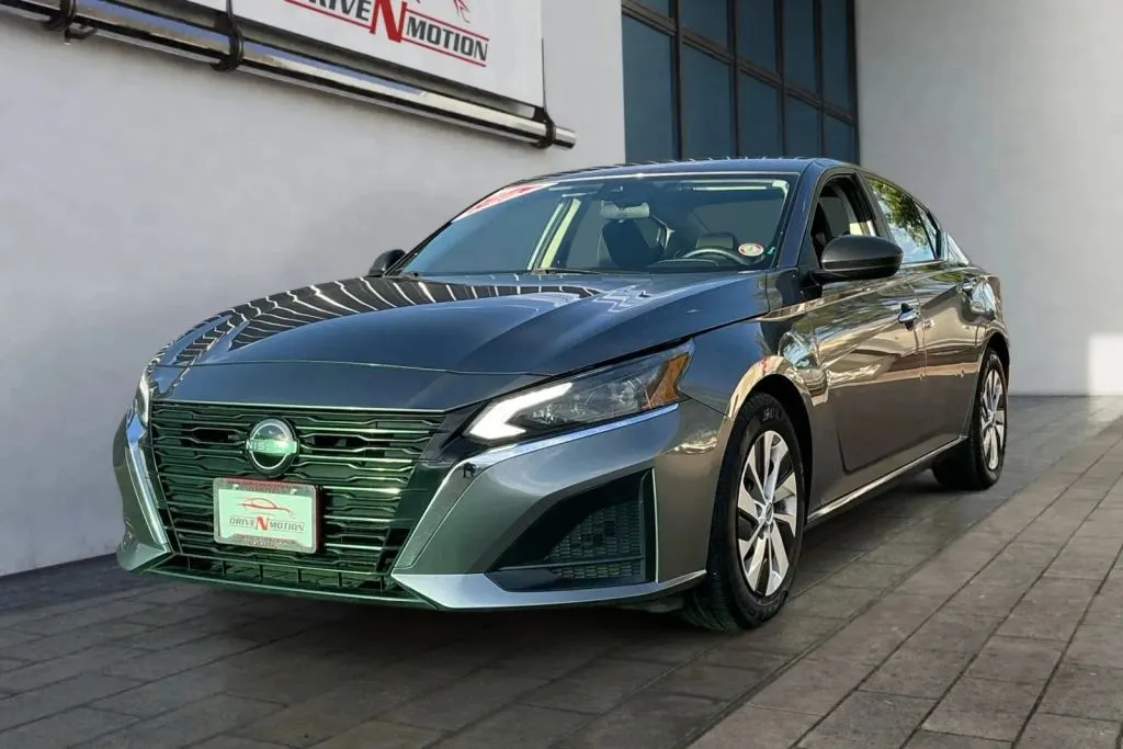Nissan Altima photo 7