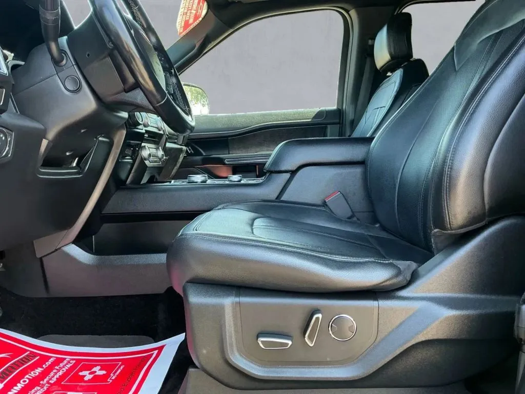 Ford Expedition photo 12