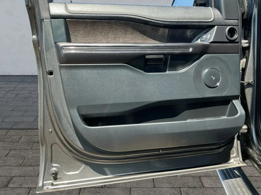 Ford Expedition photo 10
