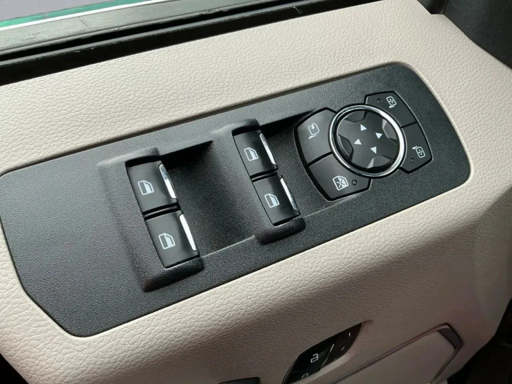 Ford F-150 photo 11