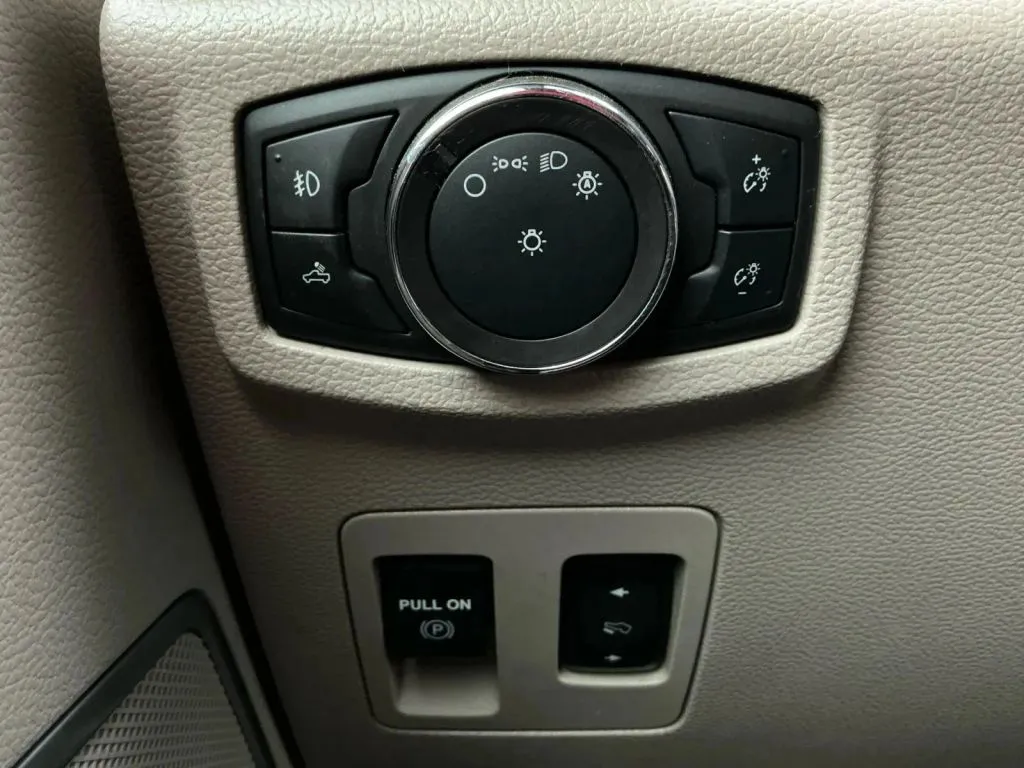 Ford F-150 photo 37