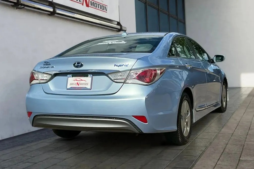 More photos of 2012 Hyundai Sonata Hybrid Sedan 4D at Drive N-Motion Thornton, CO
