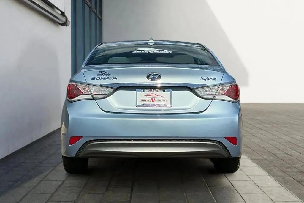 More photos of 2012 Hyundai Sonata Hybrid Sedan 4D at Drive N-Motion Thornton, CO