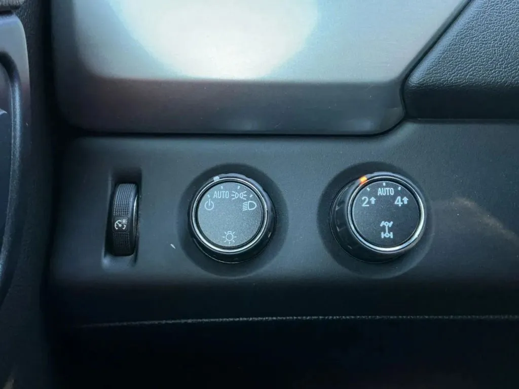 Chevrolet Suburban photo 33