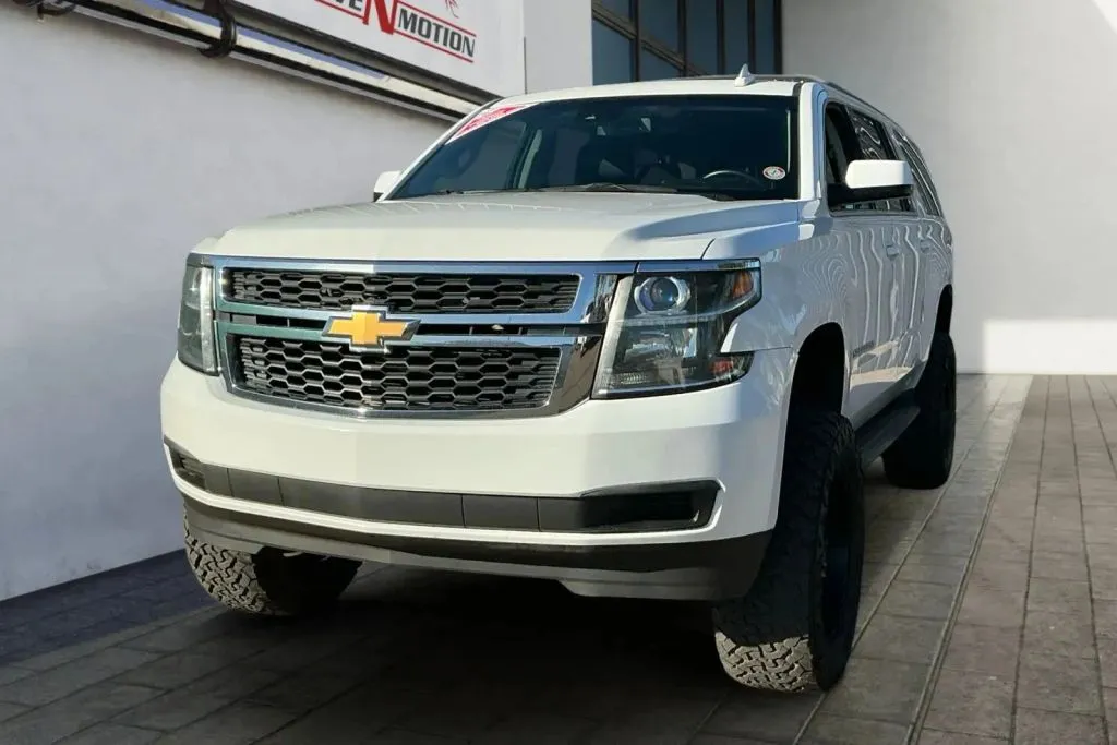 Chevrolet Suburban photo 6