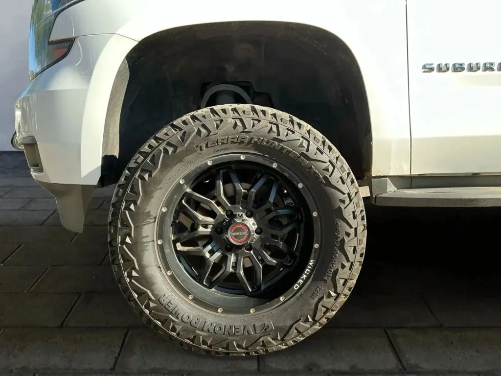 Chevrolet Suburban photo 24