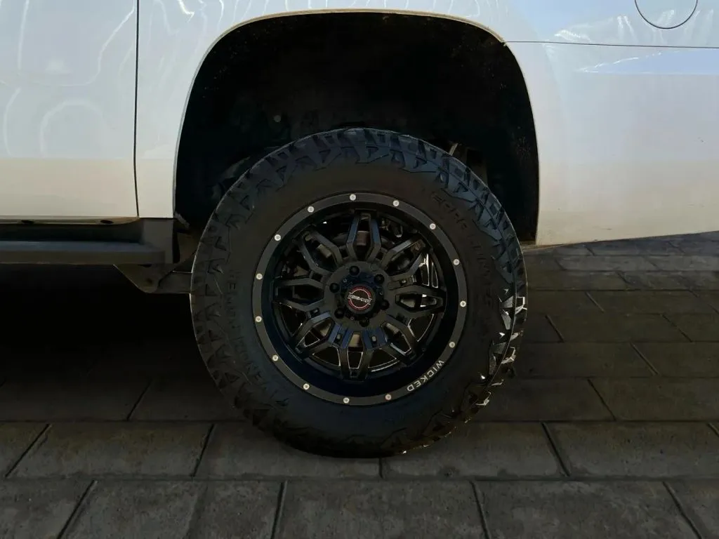 Chevrolet Suburban photo 17
