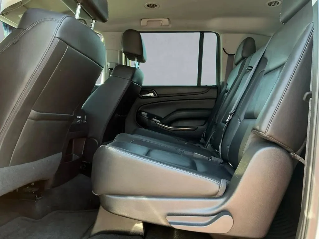 Chevrolet Suburban photo 13