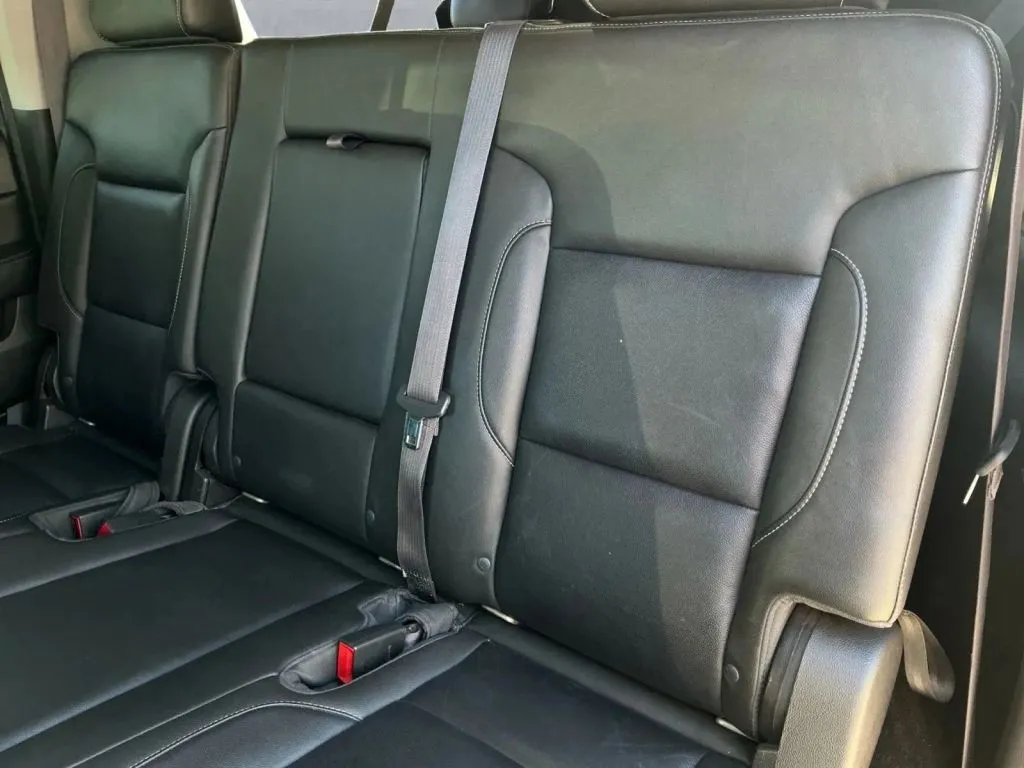 Chevrolet Suburban photo 14