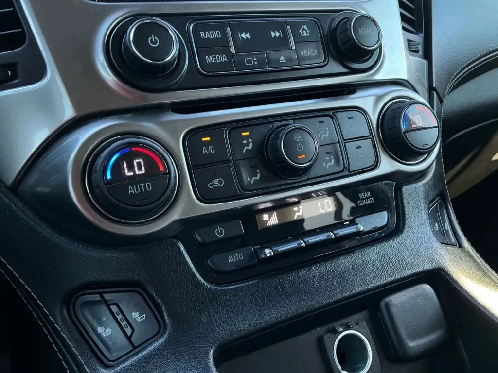 Chevrolet Suburban photo 32