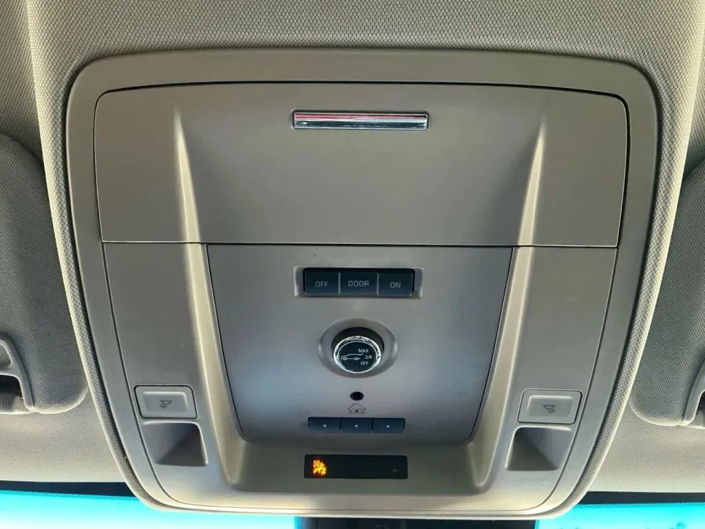 Chevrolet Suburban photo 34