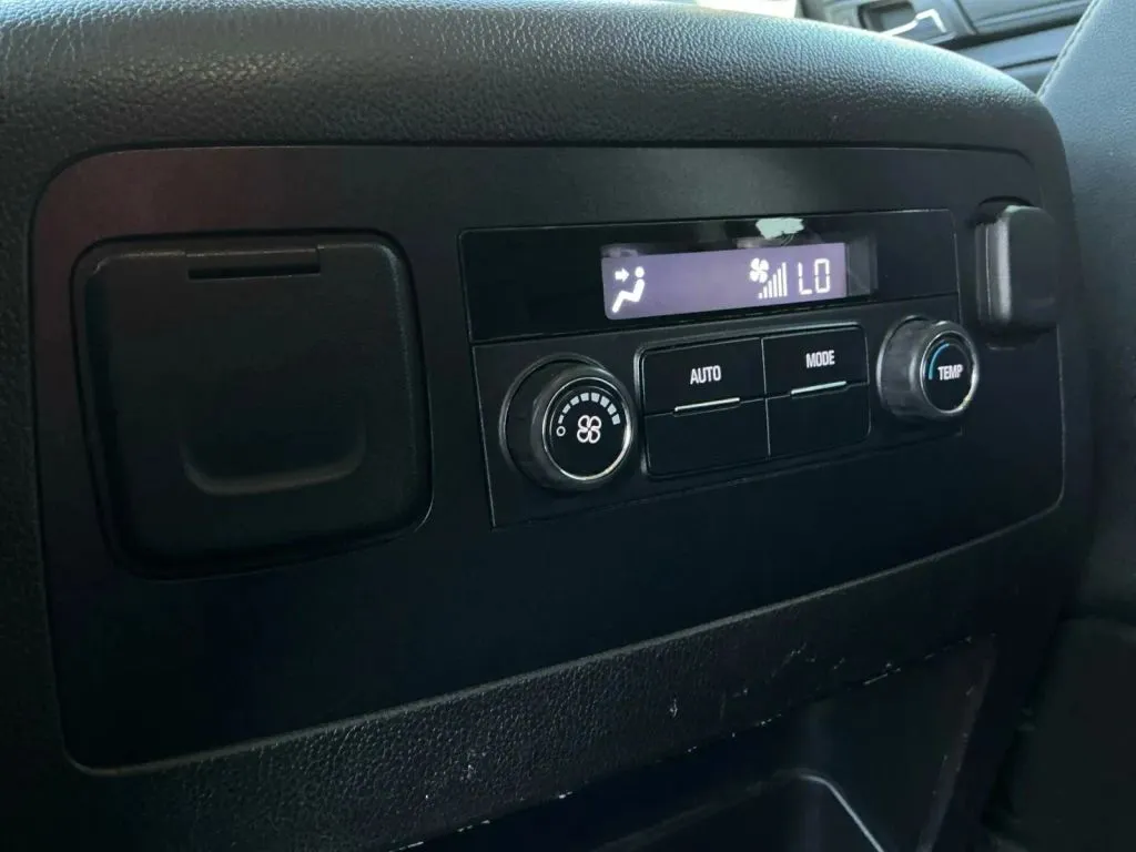 Chevrolet Suburban photo 35