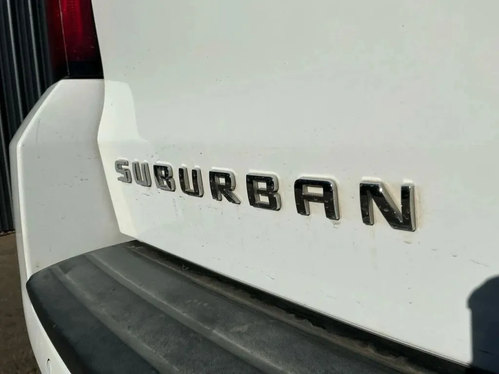 Chevrolet Suburban photo 18