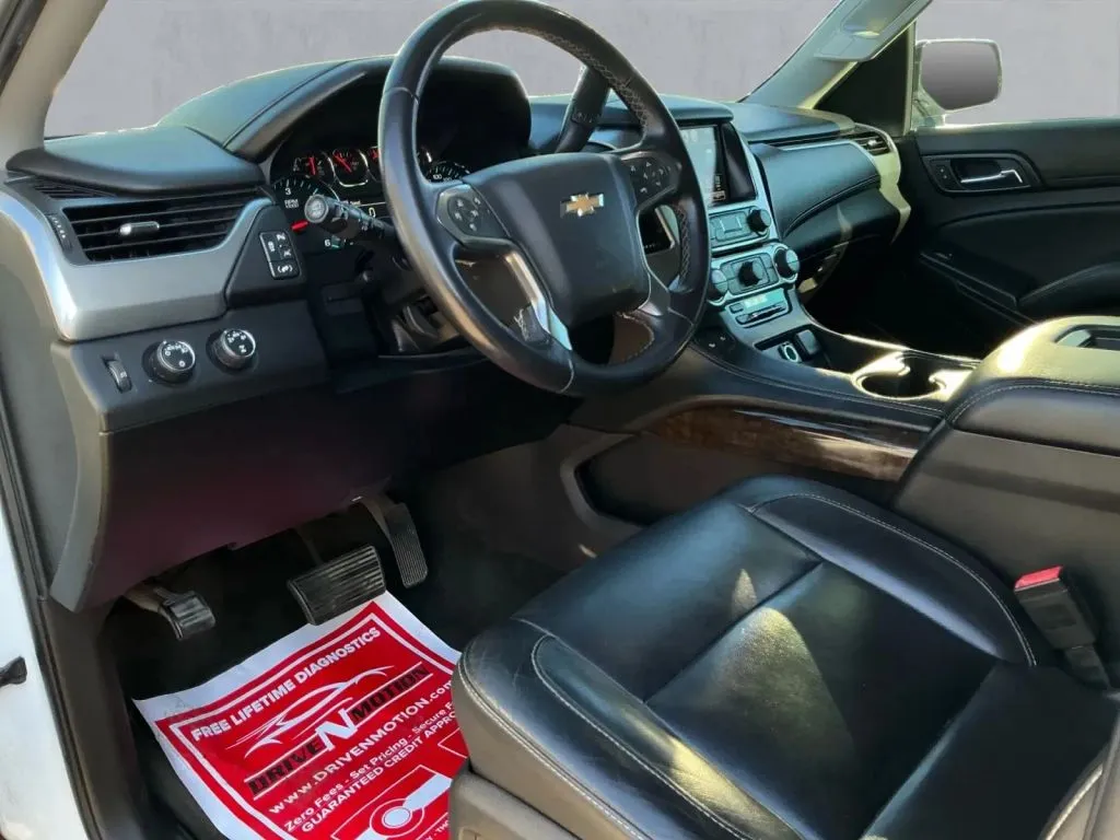 Chevrolet Suburban photo 12