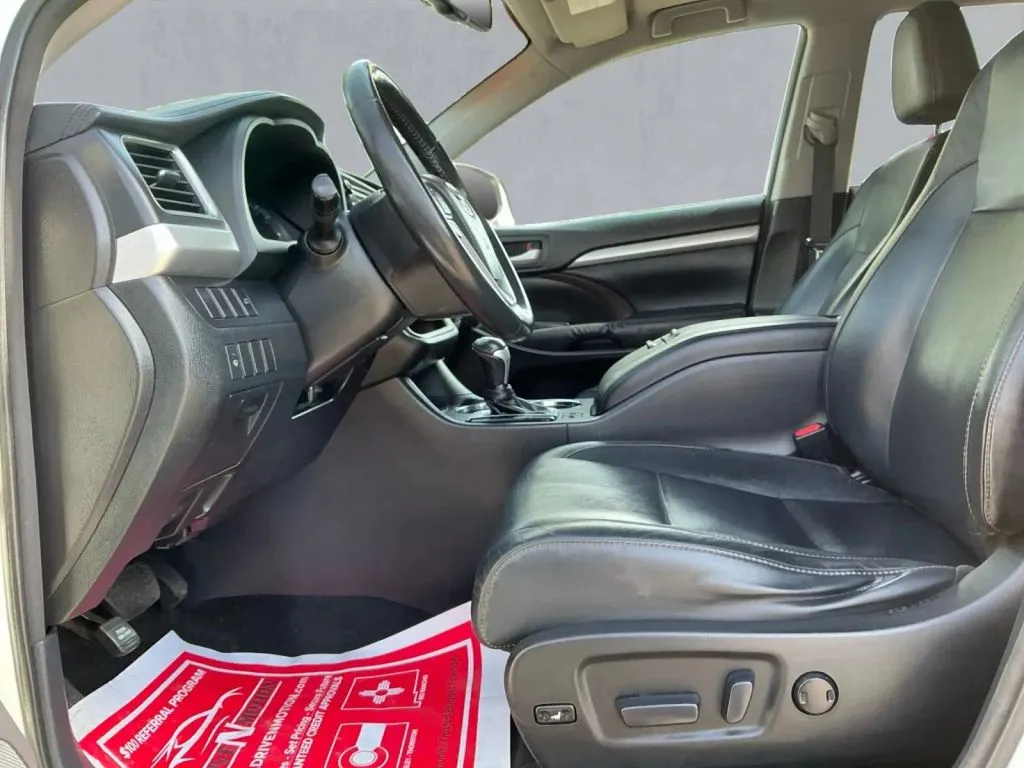Toyota Highlander photo 12