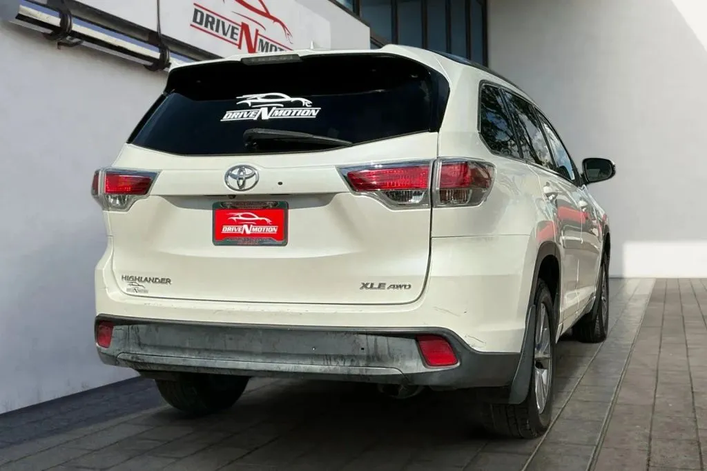 More photos of 2015 Toyota Highlander XLE Sport Utility 4D at Drive N-Motion Thornton, CO