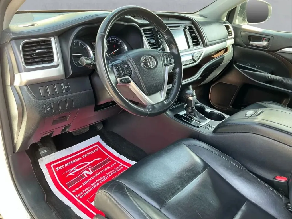 Toyota Highlander photo 13