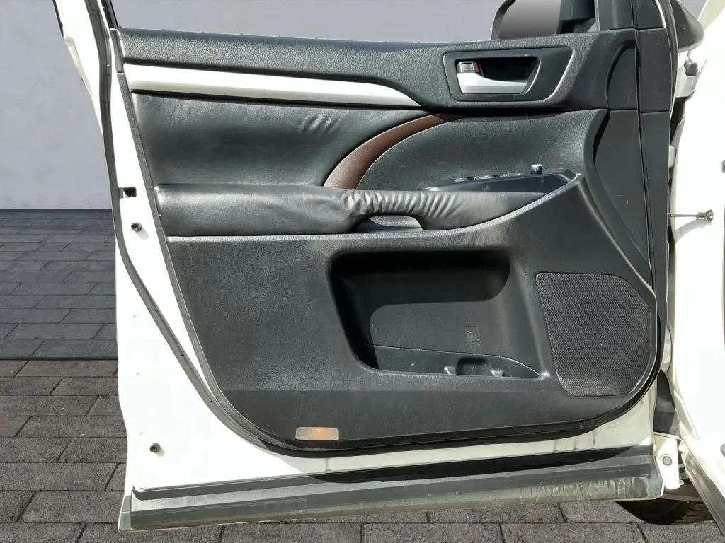 Toyota Highlander photo 10