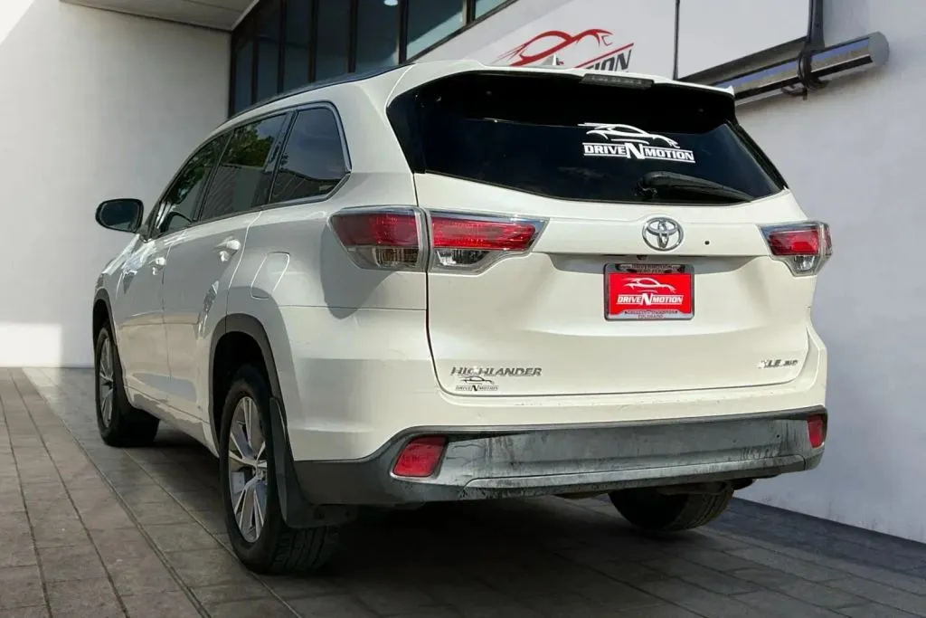 Toyota Highlander photo 6