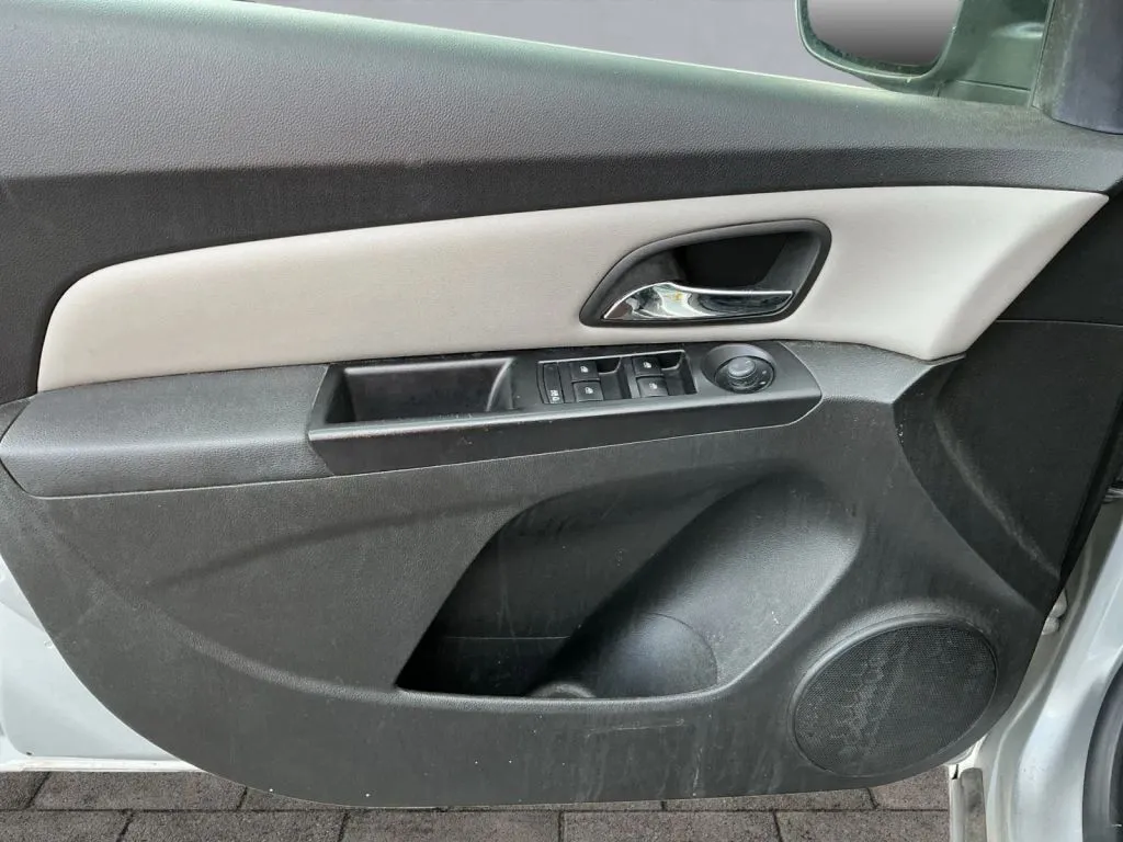 Chevrolet Cruze photo 10