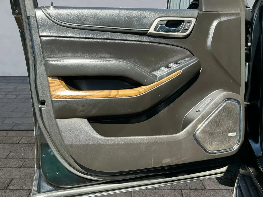 GMC Yukon XL photo 10