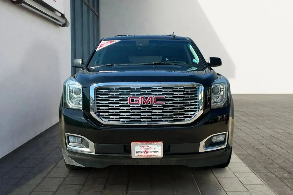 GMC Yukon XL photo 8