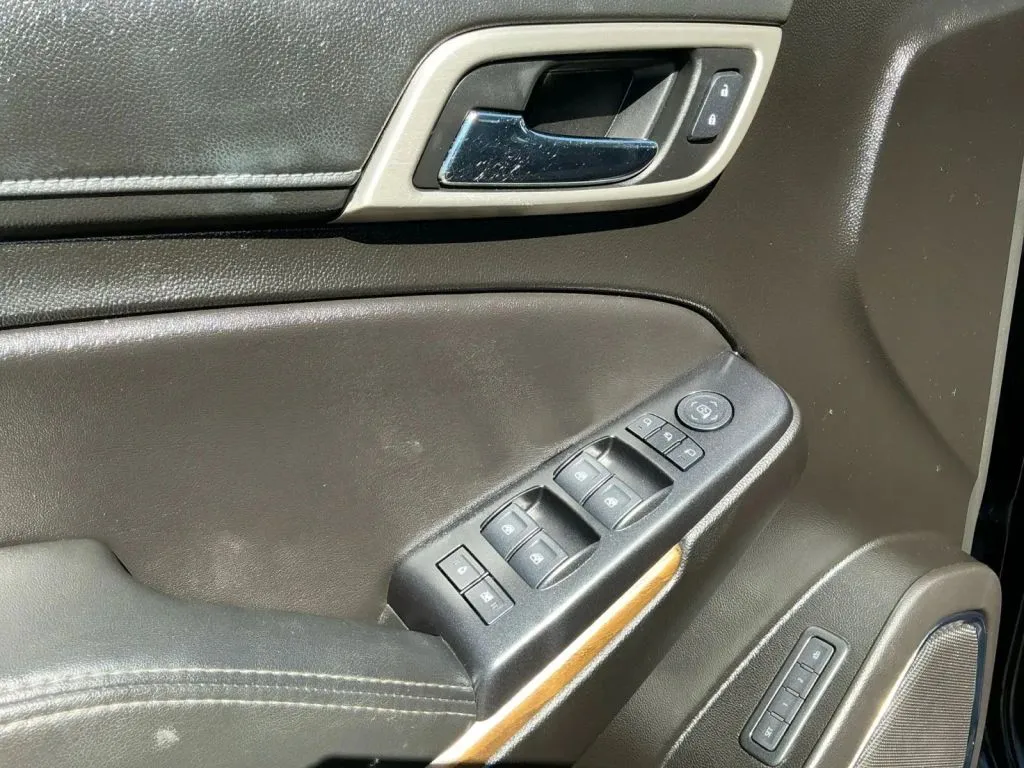 GMC Yukon XL photo 11