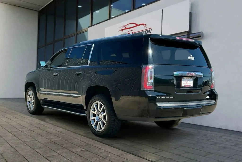 GMC Yukon XL photo 6