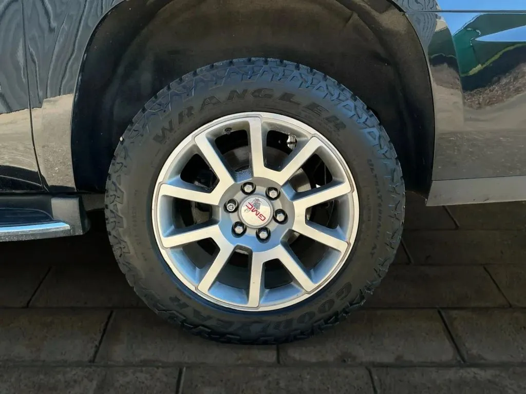 GMC Yukon XL photo 18