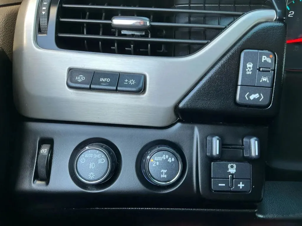 GMC Yukon XL photo 37