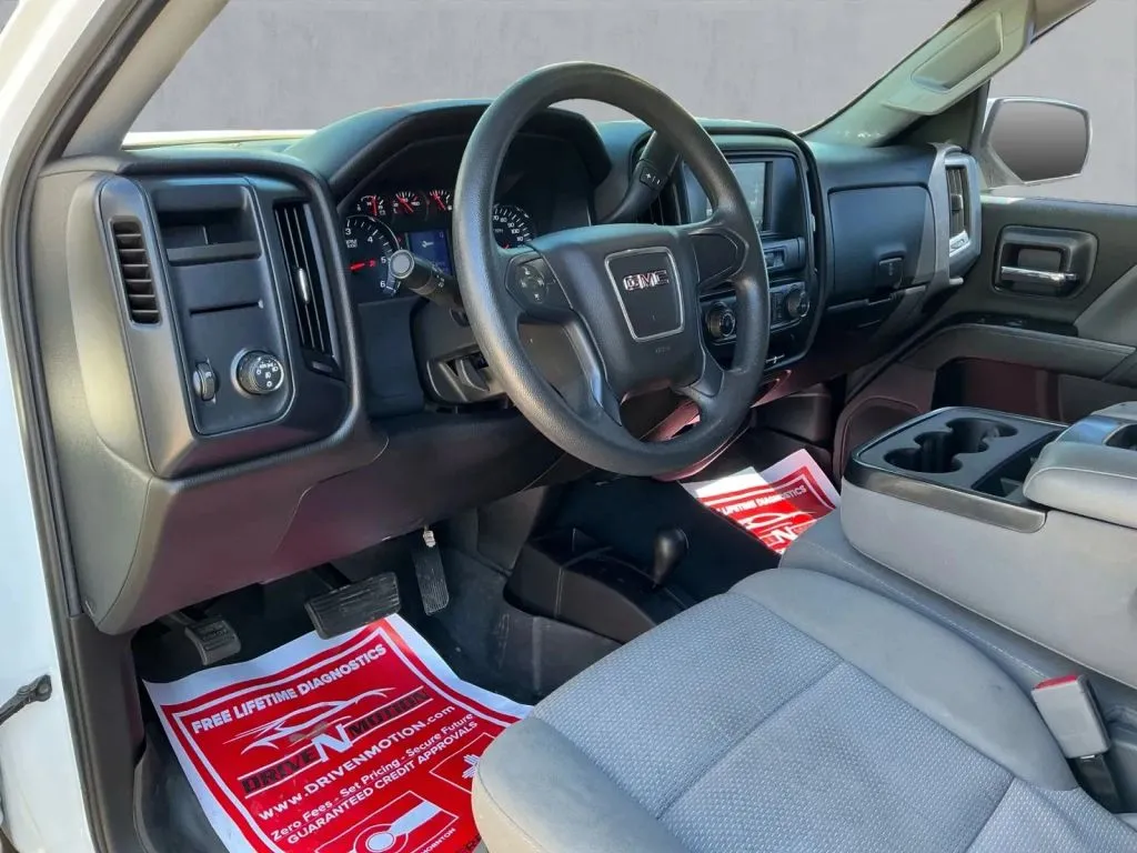 GMC Sierra photo 13