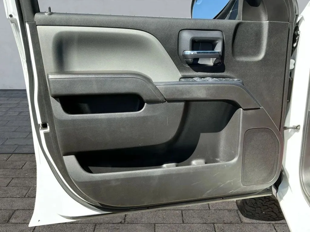 GMC Sierra photo 10