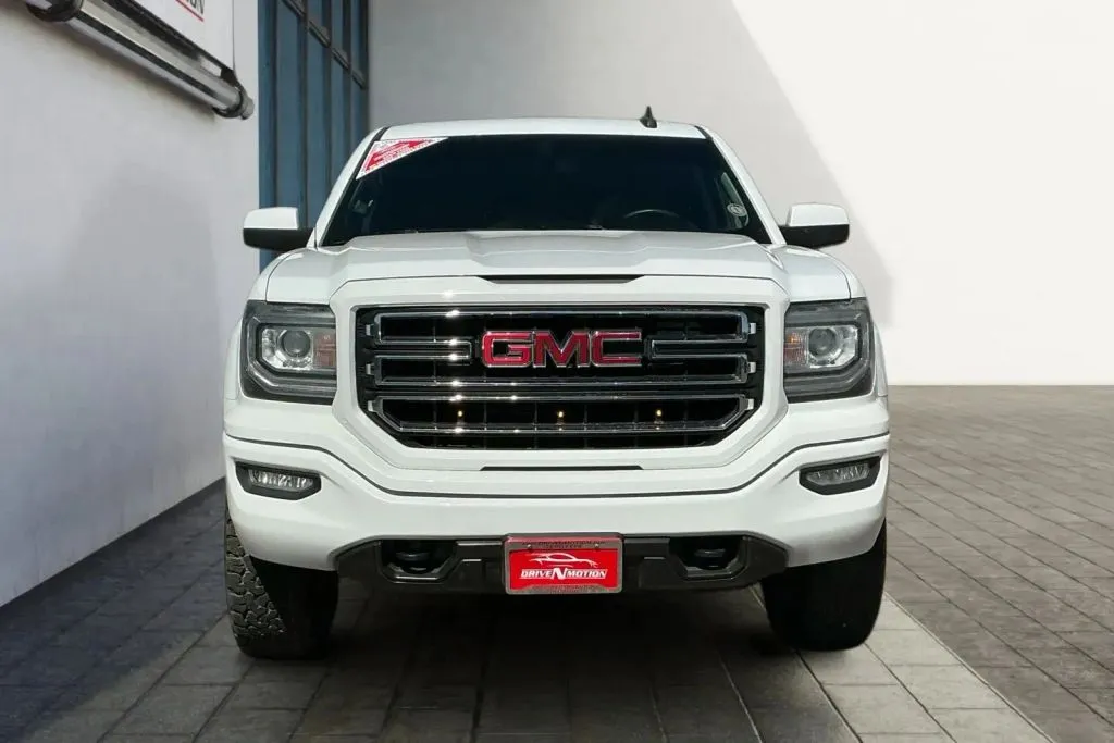 GMC Sierra photo 8