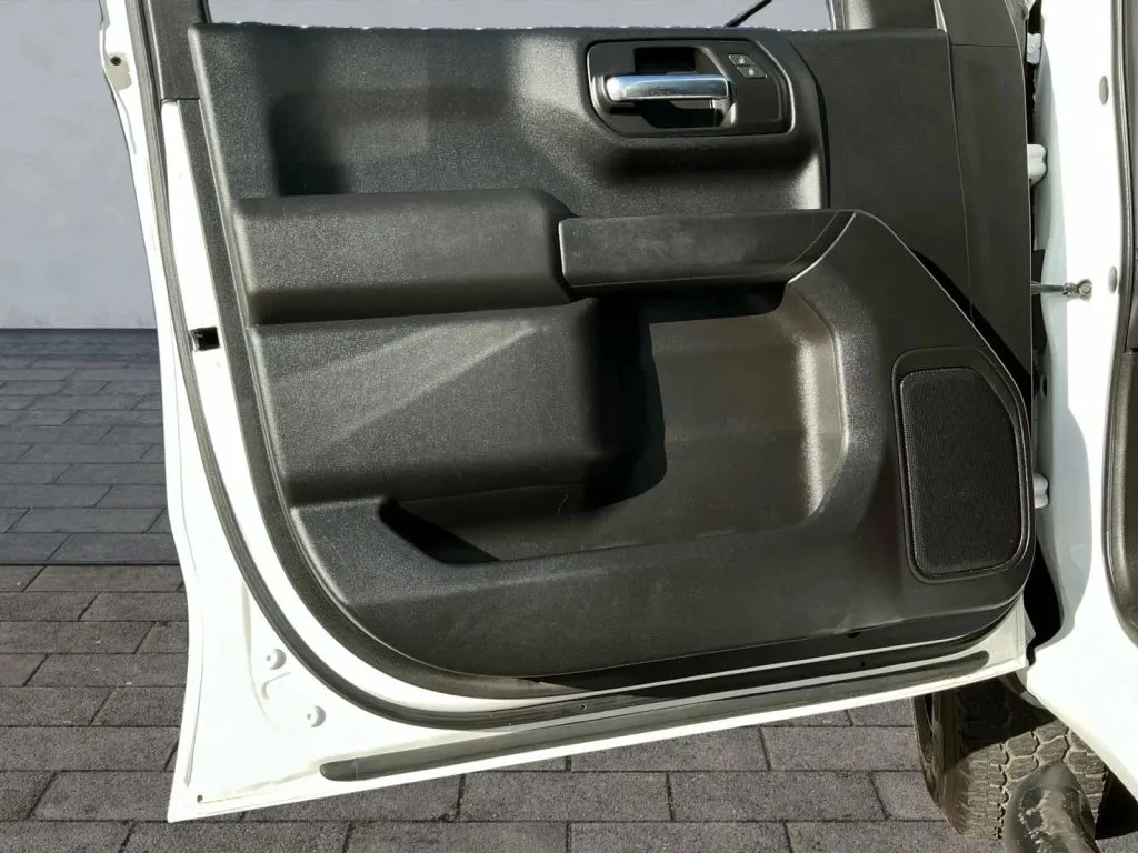 Chevrolet Silverado photo 11