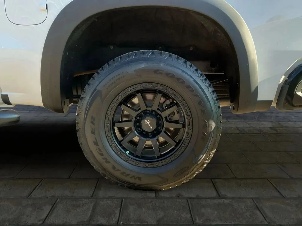 Chevrolet Silverado photo 18
