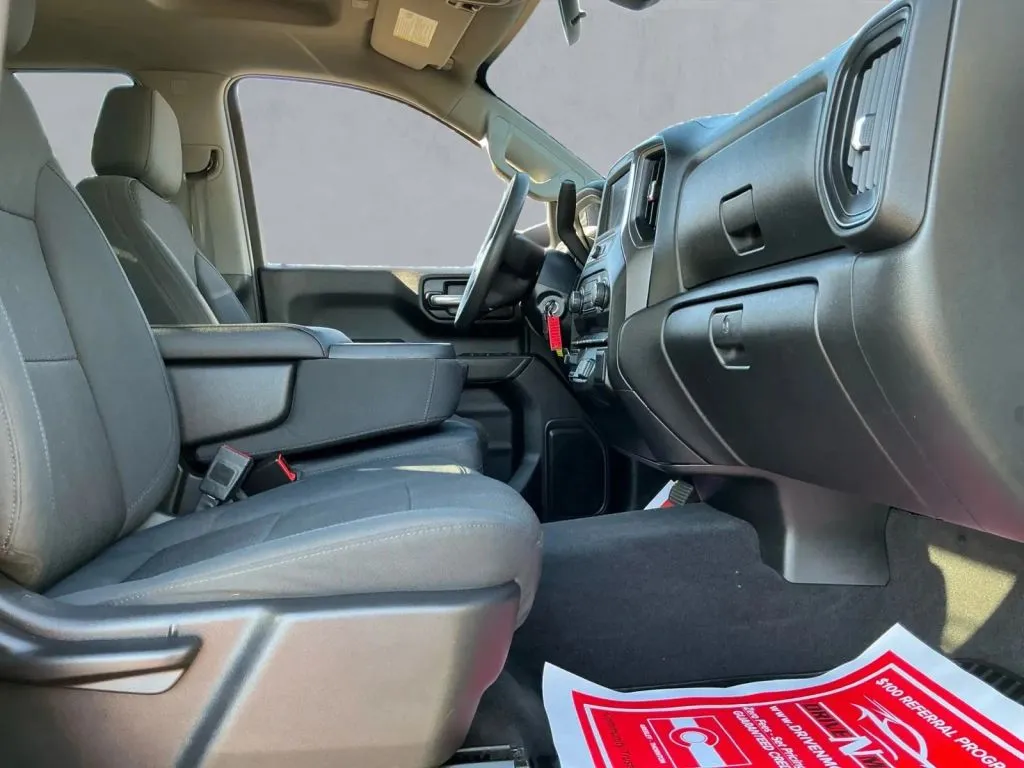 Chevrolet Silverado photo 21